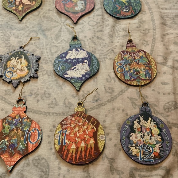 Set of 12 G. DeBrekht 12 Days of Christmas Wood Wooden Ornaments w/ Box + Wreath - Picture 3 of 8